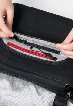 UMHÄNGE SENDAI - Umhängetasche - Black -Aunts & Uncles 062903b3b1b749149c38878078e4cddb