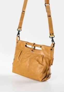 MRS STRAWBERRY MUFFIN - Umhängetasche - Buckthorn 10 MRS STRAWBERRY MUFFIN - Umhängetasche - Buckthorn -Aunts & Uncles 0ea99ad6a4ff4153ba03a68644c9196d