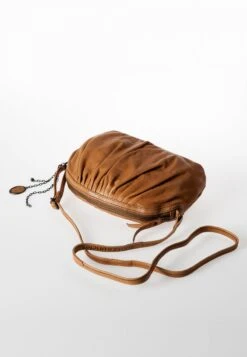 AUBREY - Umhängetasche - Creme Brulee -Aunts & Uncles 1438d84a0c714059a9d1ae335c81c7f9