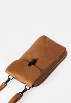 MRS. LEMON TWIST - Handytasche - Caramel 12 MRS. LEMON TWIST - Handytasche - Caramel -Aunts & Uncles 1cf1dd8ece6f4ba18d2401f185bc5431