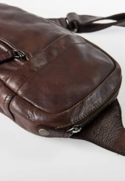 WINNFIELD - Umhängetasche - Bourbon -Aunts & Uncles 24268104014b47179a0fa067a5f4e1eb