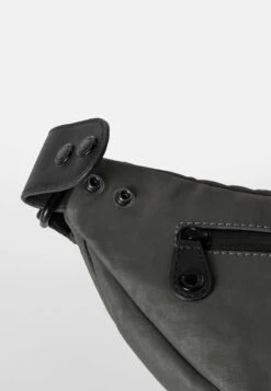 ICHIKAWA - Gürteltasche - Volcanic Ash 12 ICHIKAWA - Gürteltasche - Volcanic Ash -Aunts & Uncles 29e33412290f4b7aa4ac7c4b7356d13a