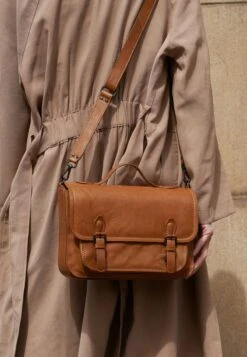 MRS PISTACIO PIE - Handtasche - Caramel 10 MRS PISTACIO PIE - Handtasche - Caramel -Aunts & Uncles 3cb3acca5b514a8b984bbf4e670877b2