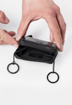 MATS - Geldbörse - Black -Aunts & Uncles 3e1e4ba6ae9c474097db42d07478c3c0