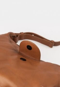 MRS MUG CAKE - Umhängetasche - Caramel 13 MRS MUG CAKE - Umhängetasche - Caramel -Aunts & Uncles 44738f498534454596ed961e03200649