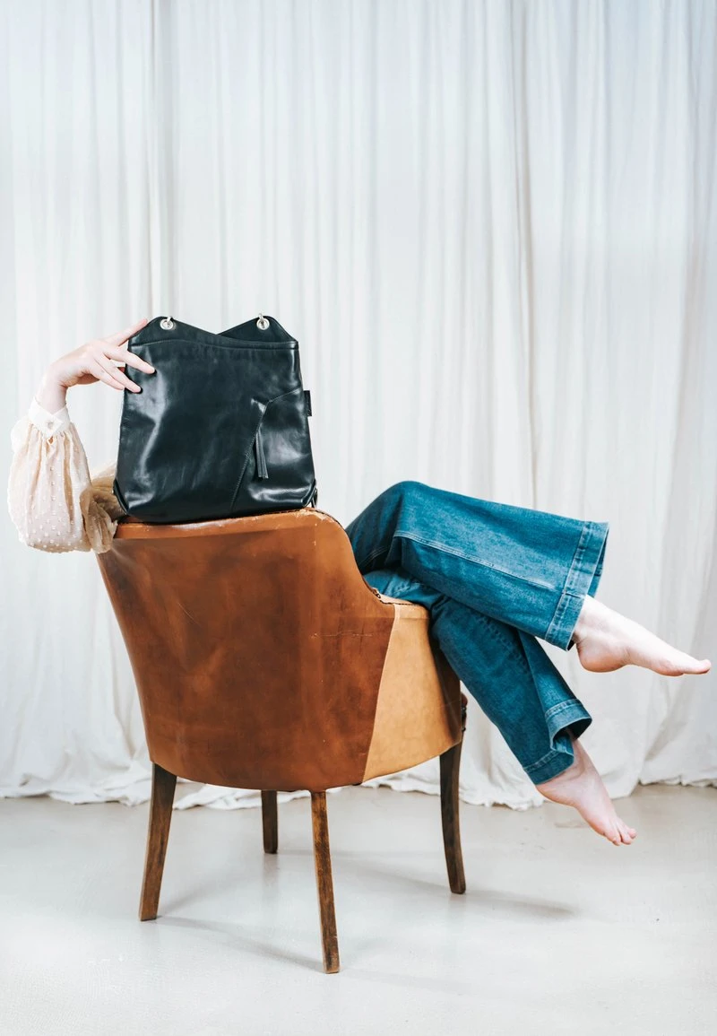 BRAMBLE - Umhängetasche - Jet Black 4 BRAMBLE - Umhängetasche - Jet Black – Bild 2