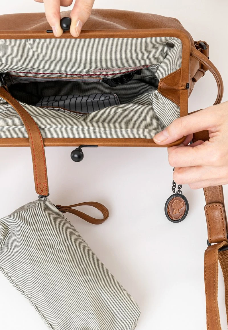 MRS TEA CAKE - Umhängetasche - Caramel 7 MRS TEA CAKE - Umhängetasche - Caramel – Bild 5