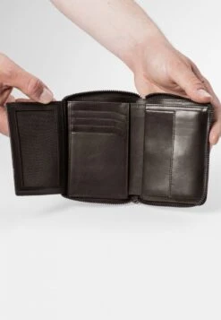 Aunts & Uncles -Aunts & Uncles 4db4c63732cf475d8f8850978e8f5602