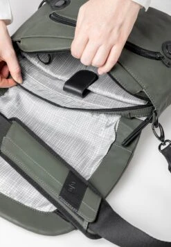 UMHÄNGE SENDAI - Umhängetasche - Loden