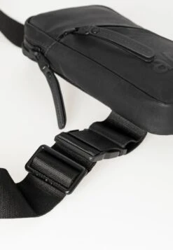 IWAKO - Umhängetasche - Black -Aunts & Uncles 5f1ad3401c3d47448e21b8f1d5c55a63