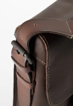 SHEEP - Umhängetasche - Coffee -Aunts & Uncles 65e6b3b75520477b929c2d5ffa5fe52e