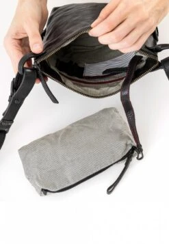 MRS. CHOCOLATE COOKIE - Umhängetasche - Black Smoke -Aunts & Uncles 70f9b223cc8343e88b9bcebbe7fbb739