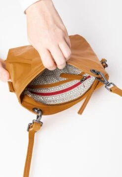 CHOKEBERRY - Umhängetasche - Summer Glow