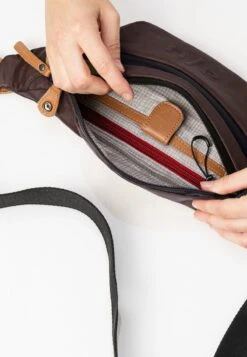 ICHIKAWA - Gürteltasche - Bitter Chocolate