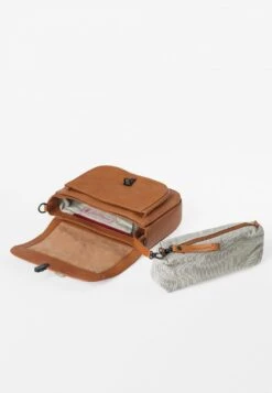 MRS WAFFLE - Umhängetasche - Caramel -Aunts & Uncles 861f7154496448ed93a8a387dd6fb189