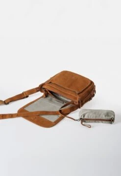 CHIVE - Umhängetasche - Caramel -Aunts & Uncles 91e4e96b55a440edb861861d7dd3a0d1