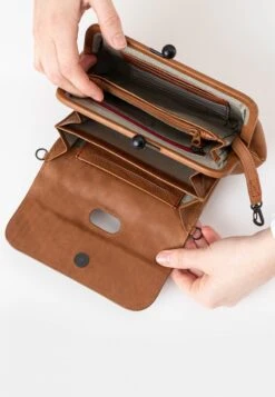 MRS WHOOPIE PIE - Umhängetasche - Caramel -Aunts & Uncles 95ec6b37dacb41cba4262a25faf0c5bb