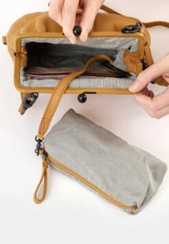 MRS FORTUNE COOKIE - Umhängetasche - Buckthorn