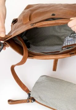 MRS STRAWBERRY MUFFIN - Umhängetasche - Caramel -Aunts & Uncles ab50dcfba56a4783929c31d95eabb839