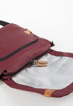 MATSUMOTO - Umhängetasche - Cabernet 12 MATSUMOTO - Umhängetasche - Cabernet -Aunts & Uncles af6bbeed5fed45768f00f92fc7ca34b0