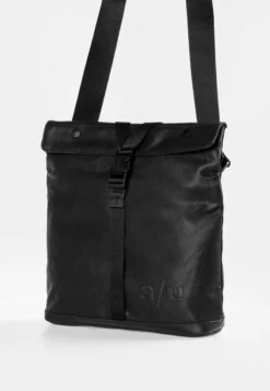 YAO - Umhängetasche - Black -Aunts & Uncles bd9121528f2d4032892be3d342e337dc