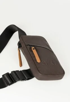 IWAKO - Umhängetasche - Bitter Chocolate -Aunts & Uncles c0cdaaf50319433b8c9f1c0a5ff29d05