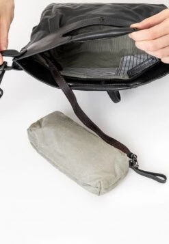 MRS STRAWBERRY MUFFIN - Umhängetasche - Black Smoke -Aunts & Uncles c3833528279148ceb39202eaf7c754e4