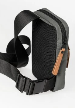 IWAKO - Umhängetasche - Gravity Grey -Aunts & Uncles c889708b18ed4bebae37ec75b355f3d3