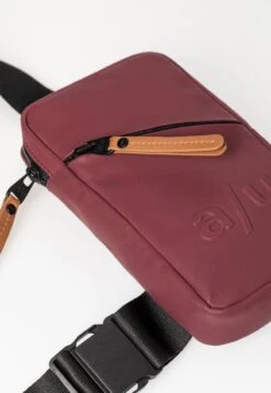 IWAKO - Umhängetasche - Cabernet -Aunts & Uncles cde6e85384a94761bdb633aeb1d4c056