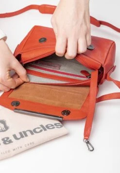 MRS BAO BUN - Umhängetasche - Rooibos Tea 13 MRS BAO BUN - Umhängetasche - Rooibos Tea -Aunts & Uncles ceea6219a6734bb1a4e7fee4f76e9f19 1