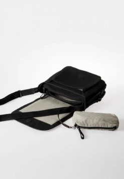 CHIVE - Umhängetasche - Black Smoke -Aunts & Uncles d0859dc0bcab40c88f2096e678196edd