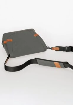 UMHÄNGE SENDAI - Umhängetasche - Gravity Grey 10 UMHÄNGE SENDAI - Umhängetasche - Gravity Grey -Aunts & Uncles d501ddd827244682be7ac7d57d31ddac