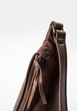 LAYLA - Tagesrucksack - Rubber 10 LAYLA - Tagesrucksack - Rubber -Aunts & Uncles d97d321ce5e847bf987887af9f662674