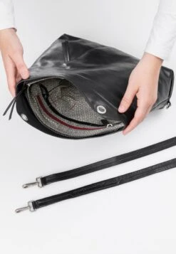 BRAMBLE - Umhängetasche - Jet Black