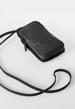 UJI - Handytasche - Volcanic Ash -Aunts & Uncles e4eea4757ebd47c6917e170d138ce563