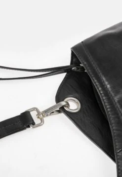 BRAMBLE - Umhängetasche - Jet Black 12 BRAMBLE - Umhängetasche - Jet Black -Aunts & Uncles ef1af538a15248aebe9422a269bef0a1