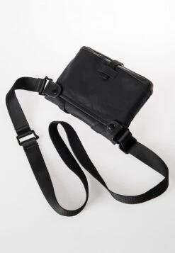 TSU - Umhängetasche - Black -Aunts & Uncles fe41ed3a136a4a3fbe92b7d809864e60