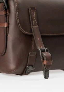 PEACEMAKER - Umhängetasche - Coffee -Aunts & Uncles fefc2b6782ee4b62bd7209edf4ea10b2